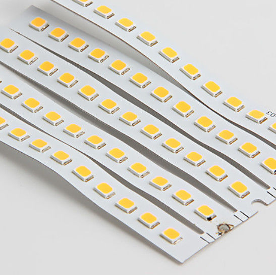 ฐานอลูมิเนียม PCBA นุ่มนวล สําหรับการปลูกสวน LED Lighting รองรับการอํานวยความสะดวกในการถ่ายภาพสามสี